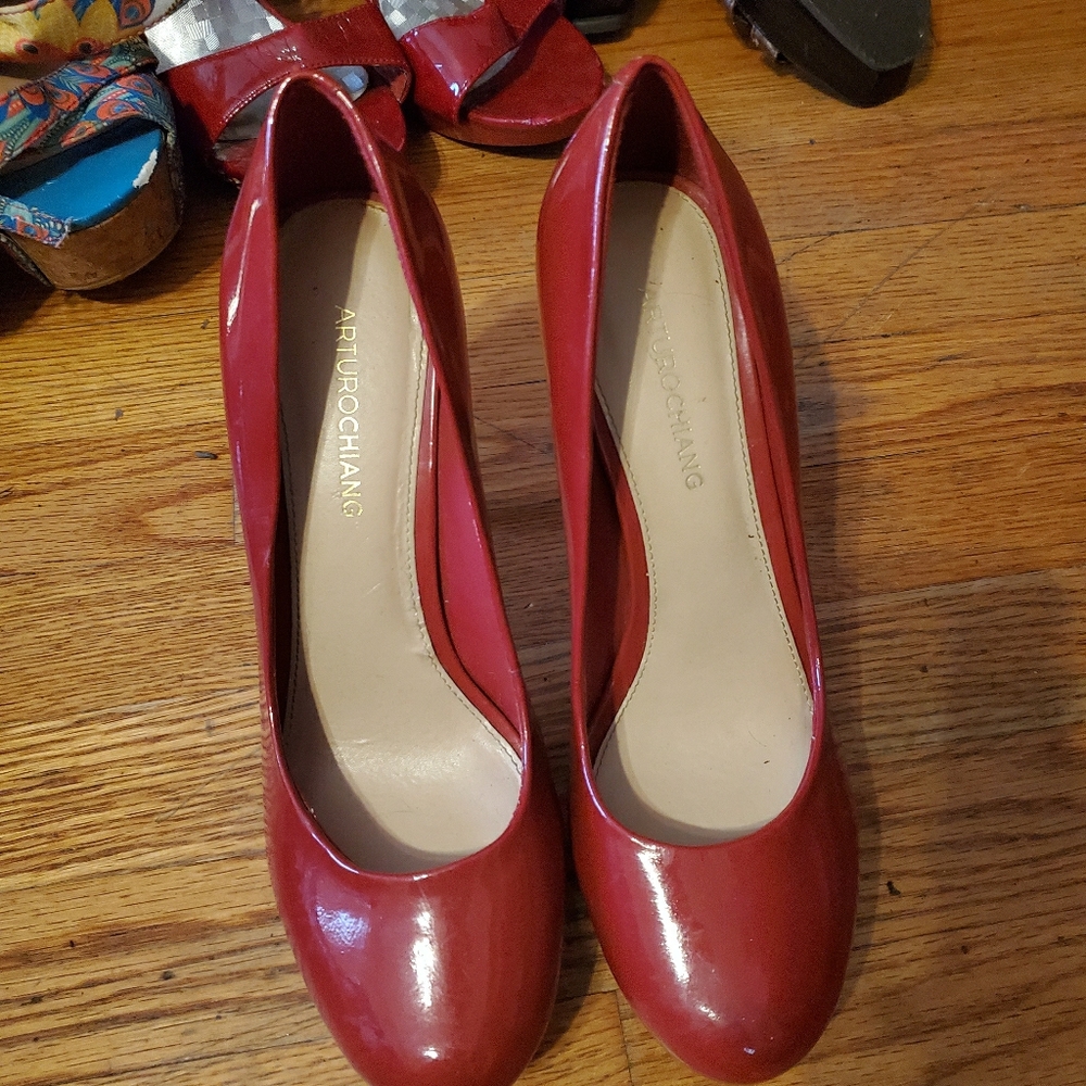 Red pumps